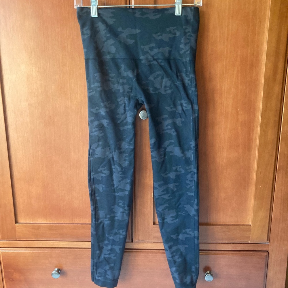 Spanx EcoCare Seamless Leggings! (Black Camo)!